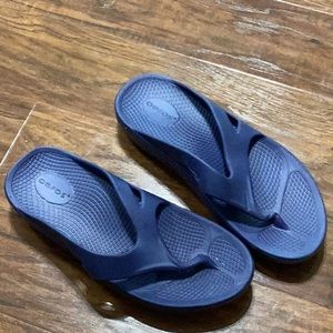 Oofos OOriginal Flip Flop Recovery Sandals Unisex Blue Athletic Thong